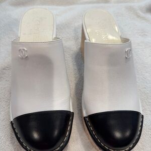 Chanel 2016 Interlocking CC Mule Size 39 white and black